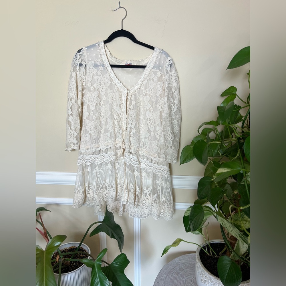 Free Girls London Elegant Lace Top